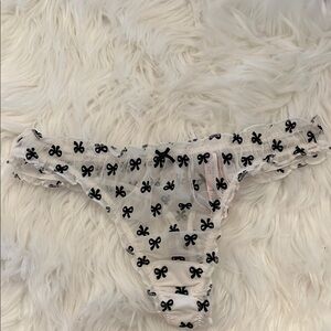 NWT Victoria’s Secret Black Bow Thong M